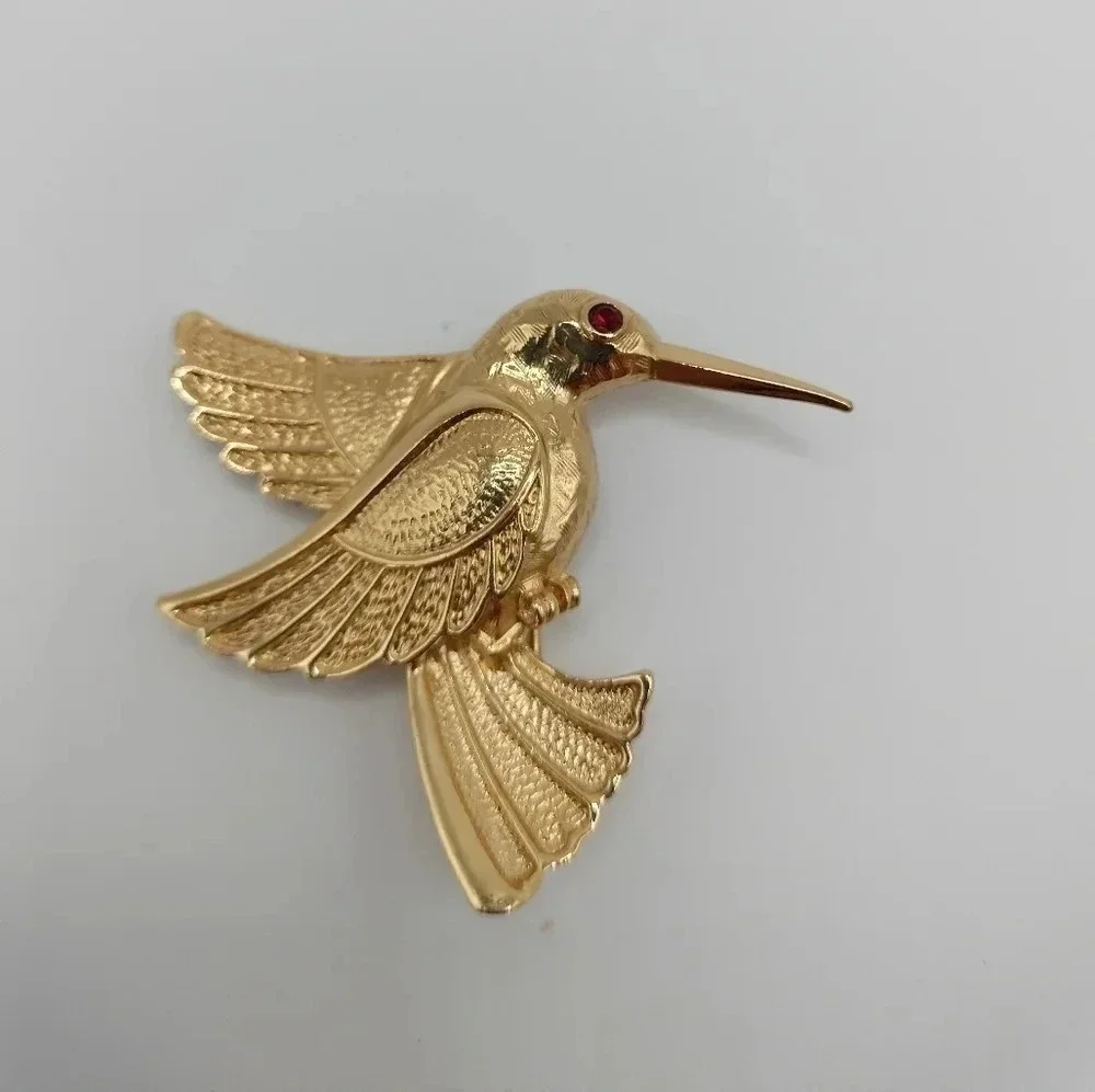 Gold Tone Fashion Hummingbird Red Rhinestone Accent Brooch Pin 1 3/4